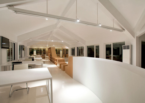 Office renovation by Daipu Architects