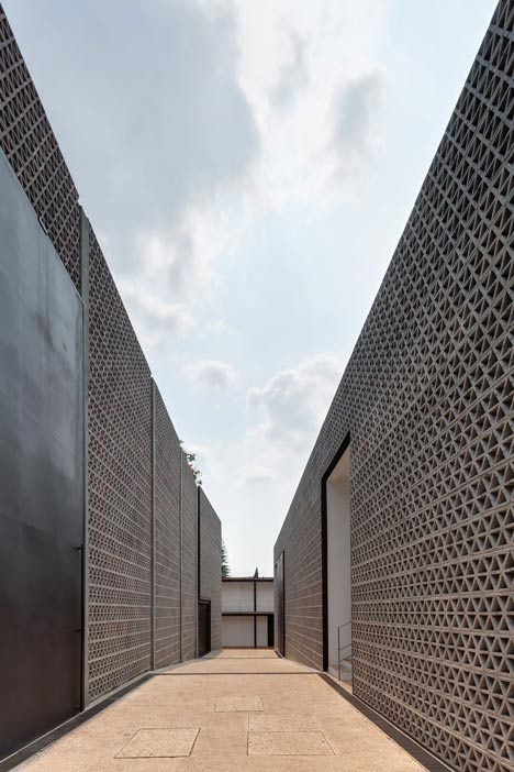 Perforated concrete walls encase La Tallera gallery by Frida Escobedo