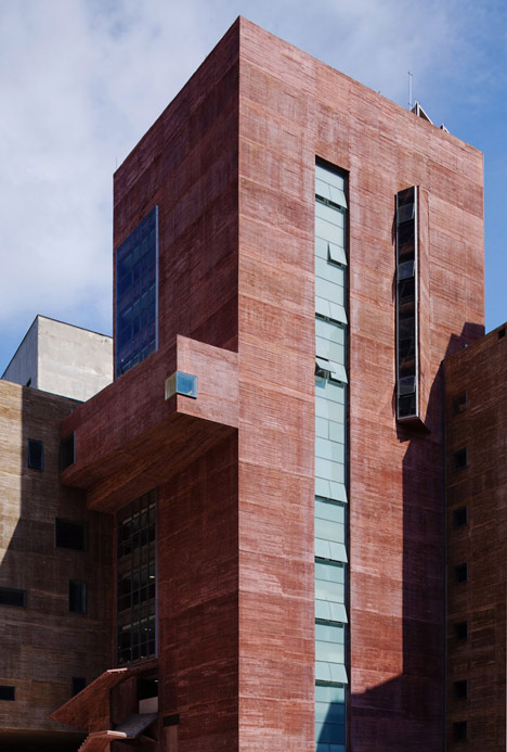 Praca das Artes by Brasil Arquitetura features concrete boxes projecting over a public plaza