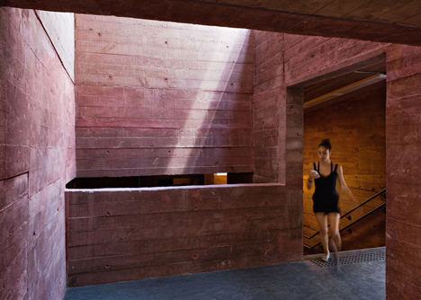 Praca das Artes by Brasil Arquitetura features concrete boxes projecting over a public plaza