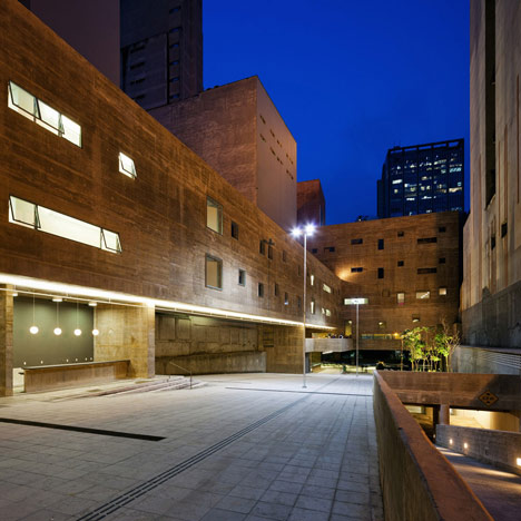 Praca das Artes by Brasil Arquitetura features concrete boxes projecting over a public plaza