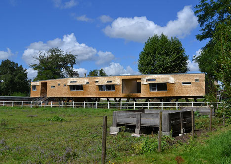 School building clad in chestnut tiles by Dauphins