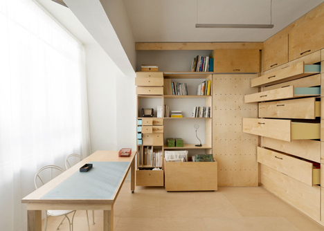 Space-saving modular studio for an artist by Raanan Stern