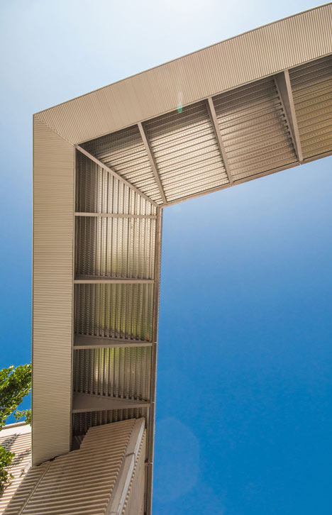 A steel-clad outdoor elevator connects the city and suburb in Pamplona by AH Asociados