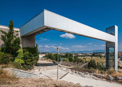 A steel-clad outdoor elevator connects the city and suburb in Pamplona by AH Asociados