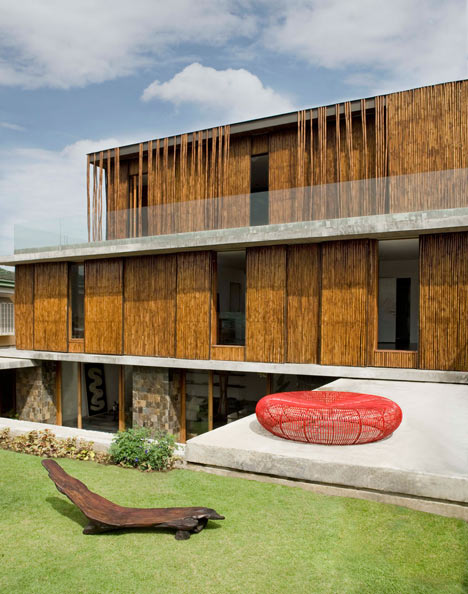 Bamboo clad house in the Philippines by Atelier Sacha Cotture
