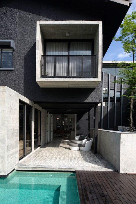 Formwerkz Architects house extension features cantilevered concrete box