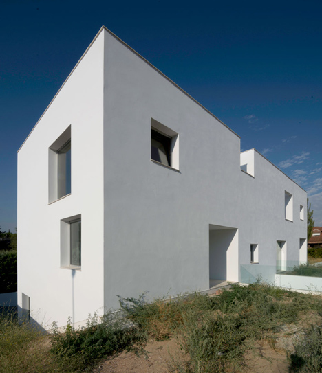 Casa H by Bojaus Arquitectura features a facade covered in holes