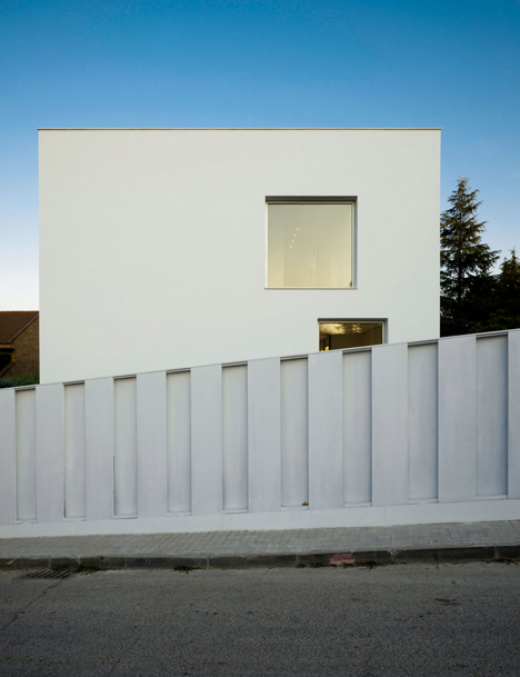Casa H by Bojaus Arquitectura features a facade covered in holes