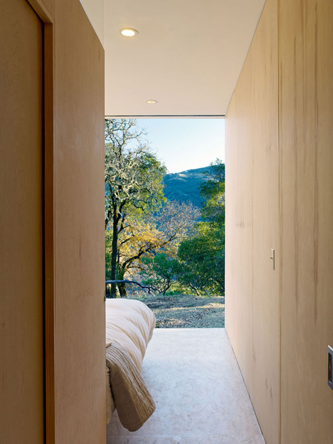 Moose Road house by Mork-Ulnes Architects frames the Californian landscape