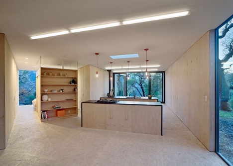 Moose Road house by Mork-Ulnes Architects frames the Californian landscape