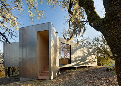 Moose Road house by Mork-Ulnes Architects frames the Californian landscape