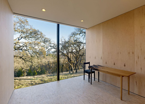 Moose Road house by Mork-Ulnes Architects frames the Californian landscape