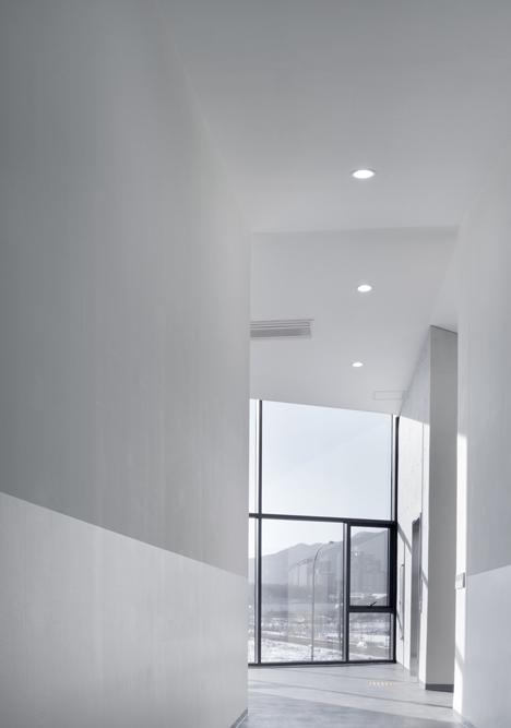 Nameless Architecture adds concrete church to growing Korean town