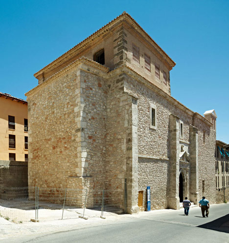 Restoration and adaptation of a 16th century Chapel in Brihuega by Adam Bresnick
