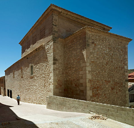 Restoration and adaptation of a 16th century Chapel in Brihuega by Adam Bresnick
