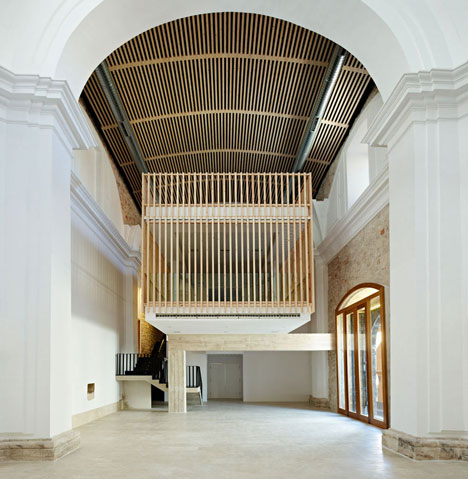 Restoration and adaptation of a 16th century Chapel in Brihuega by Adam Bresnick