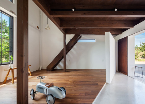 Scandinavian Middle renovation by Kichi Architectural Design