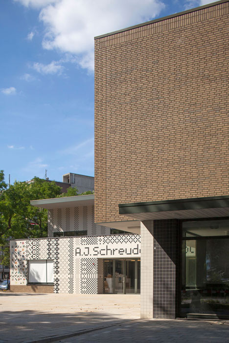 School in Rotterdam decorated with tiles based on traditional Dutch patterns