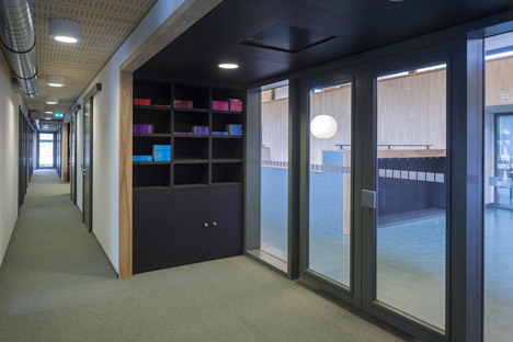 School in Rotterdam decorated with tiles based on traditional Dutch patterns
