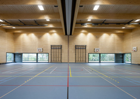 School in Rotterdam decorated with tiles based on traditional Dutch patterns