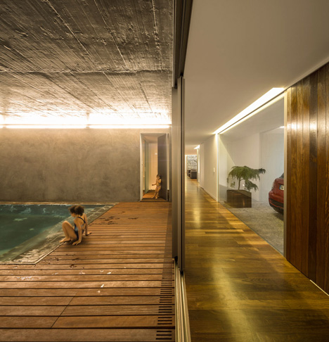 The Hill Cork House by Contaminar Arquitectos