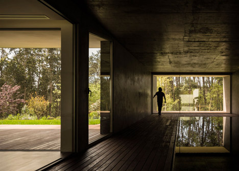 The Hill Cork House by Contaminar Arquitectos