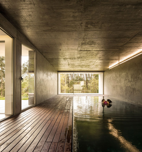 The Hill Cork House by Contaminar Arquitectos