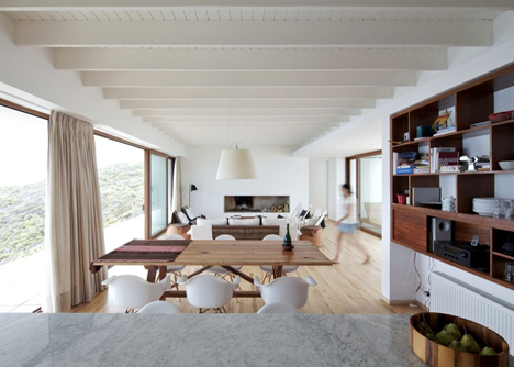 Tunquen House by Nicolas Lipthay Allen and L2C