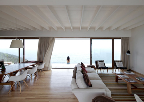 Tunquen House by Nicolas Lipthay Allen and L2C