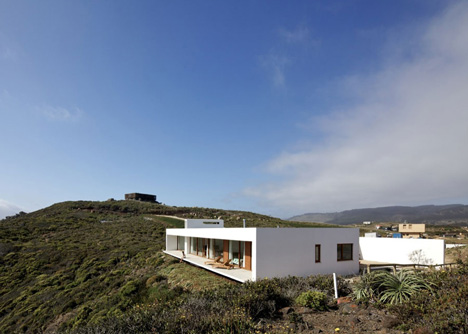 Tunquen House by Nicolas Lipthay Allen and L2C