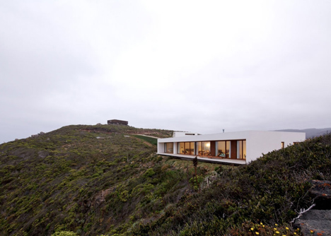 Tunquen House by Nicolas Lipthay Allen and L2C