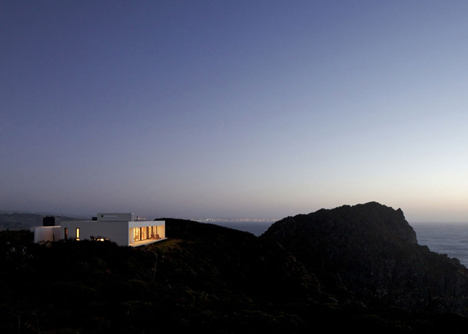 Tunquen House by Nicolas Lipthay Allen and L2C