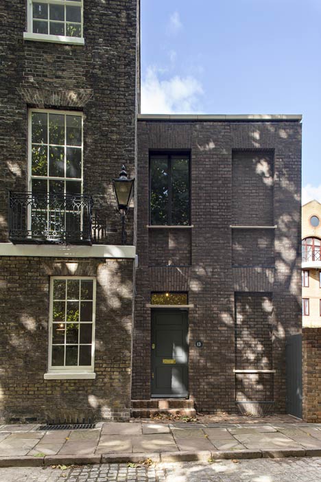 Chris Dyson's curved brick extension completes a Georgian terrace in London