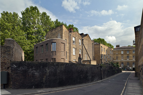 Chris Dyson's curved brick extension completes a Georgian terrace in London