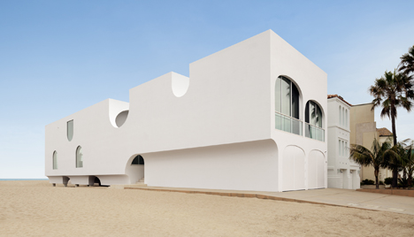 Johnston Marklee's Vault House frames beach views through multiple arches