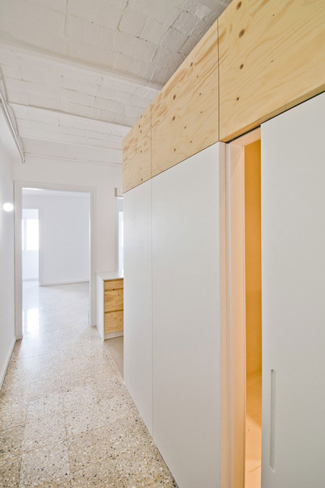 Barcelona apartment renovation by Carles Enrich