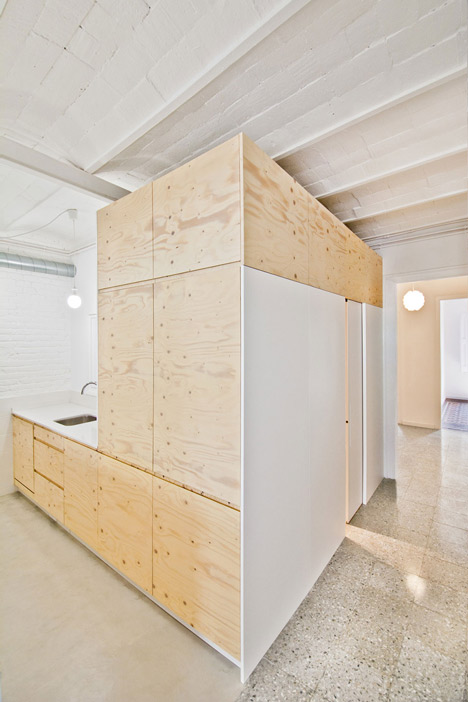 Barcelona apartment renovation by Carles Enrich