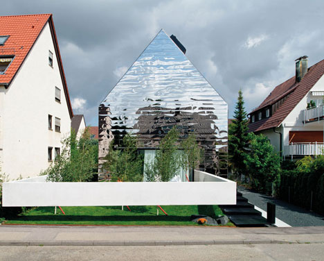 Bernd Zimmermanns mirror-clad House wz2 distorts its surroundings