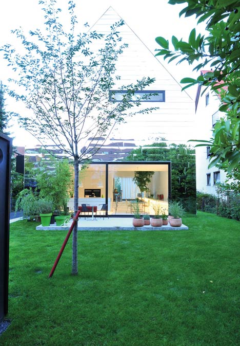 Bernd Zimmermanns mirror-clad House wz2 distorts its surroundings