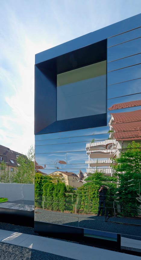 Bernd Zimmermanns mirror-clad House wz2 distorts its surroundings