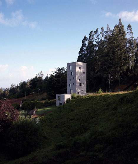 Casa Cien by Pezo von Ellrichshausen