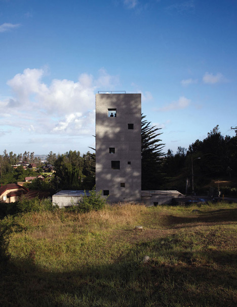 Casa Cien by Pezo von Ellrichshausen