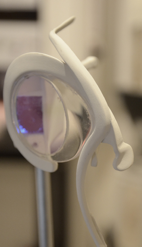 Headpiece monitors sensory responses to digital content for intuitive bookmarking