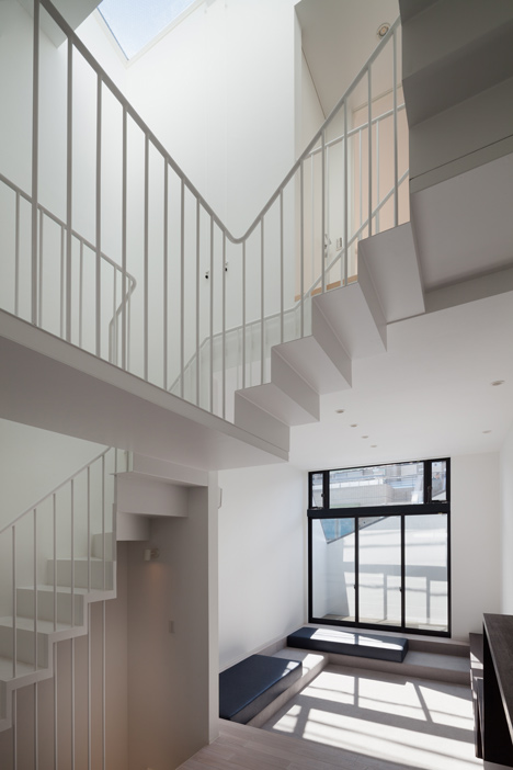 House in Fukasawa by LEVEL Architects