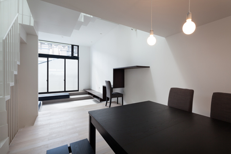 House in Fukasawa by LEVEL Architects