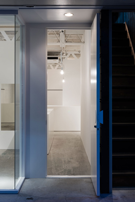 Nietzsche clothing store by Reiichi Ikeda Design