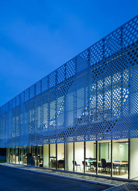 PAD creates facade for boat company headquarters using HI-MACS