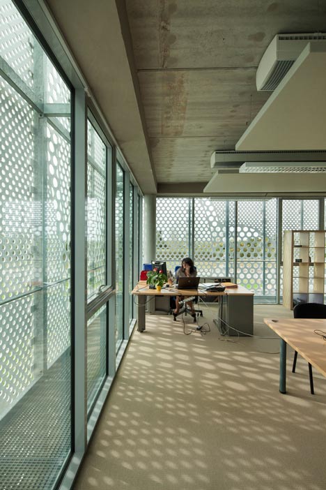 PAD creates facade for boat company headquarters using HI-MACS