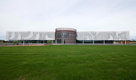 PAD creates facade for boat company headquarters using HI-MACS